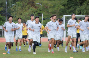 Latihan Timnas Indonesia U-22 Jelang Vs Myanmar di SEA Games 2025: Ceria saat Vietnam Unggul atas Malaysia, Salfok dengan Kursi Kondangan