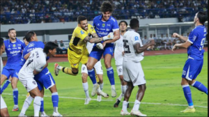 BRI Super League: Bojan Hodak Akui Persib Putus Asa Hadapi Taktik Defensif Arema, 28 Tembakan Tanpa Gol!