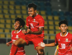 Diwarnai Tendangan Kungfu Pemain Lawan yang Berujung Kartu Merah, Timnas Indonesia U-17 Gulung Malaysia U-17 3-0